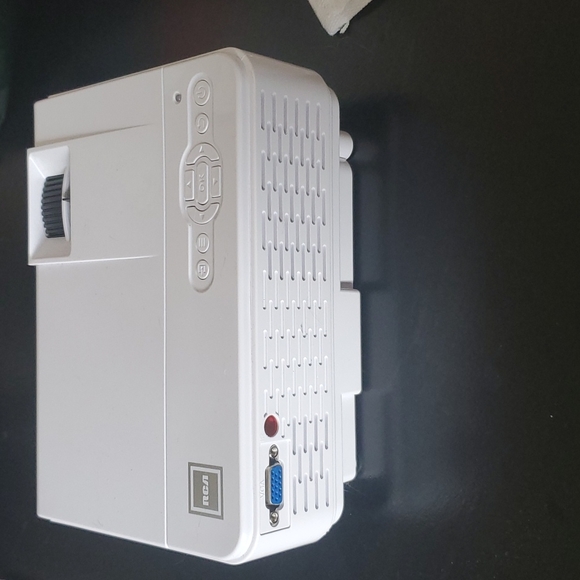 RCA MINI HOME THEATER TV PROJECTOR - Picture 2 of 7